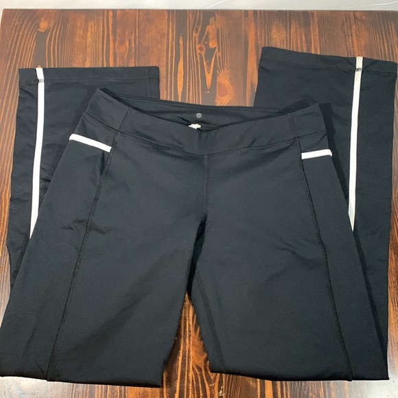 Lululemon Black & White Tracker Pants - Picture 4 of 6